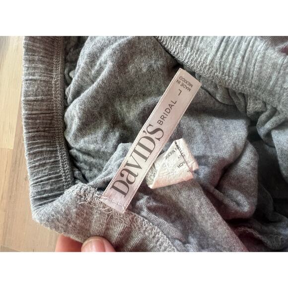 David's Bridal Women's Gray with White Lace Trim Heart Lounge Shorts Size Large - Picture 6 of 7